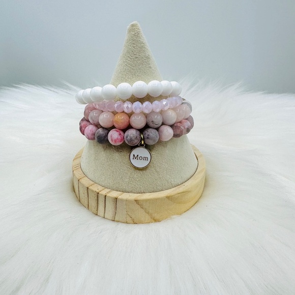 “Mom” Arm Candy Beaded Bracelet - Picture 4 of 7